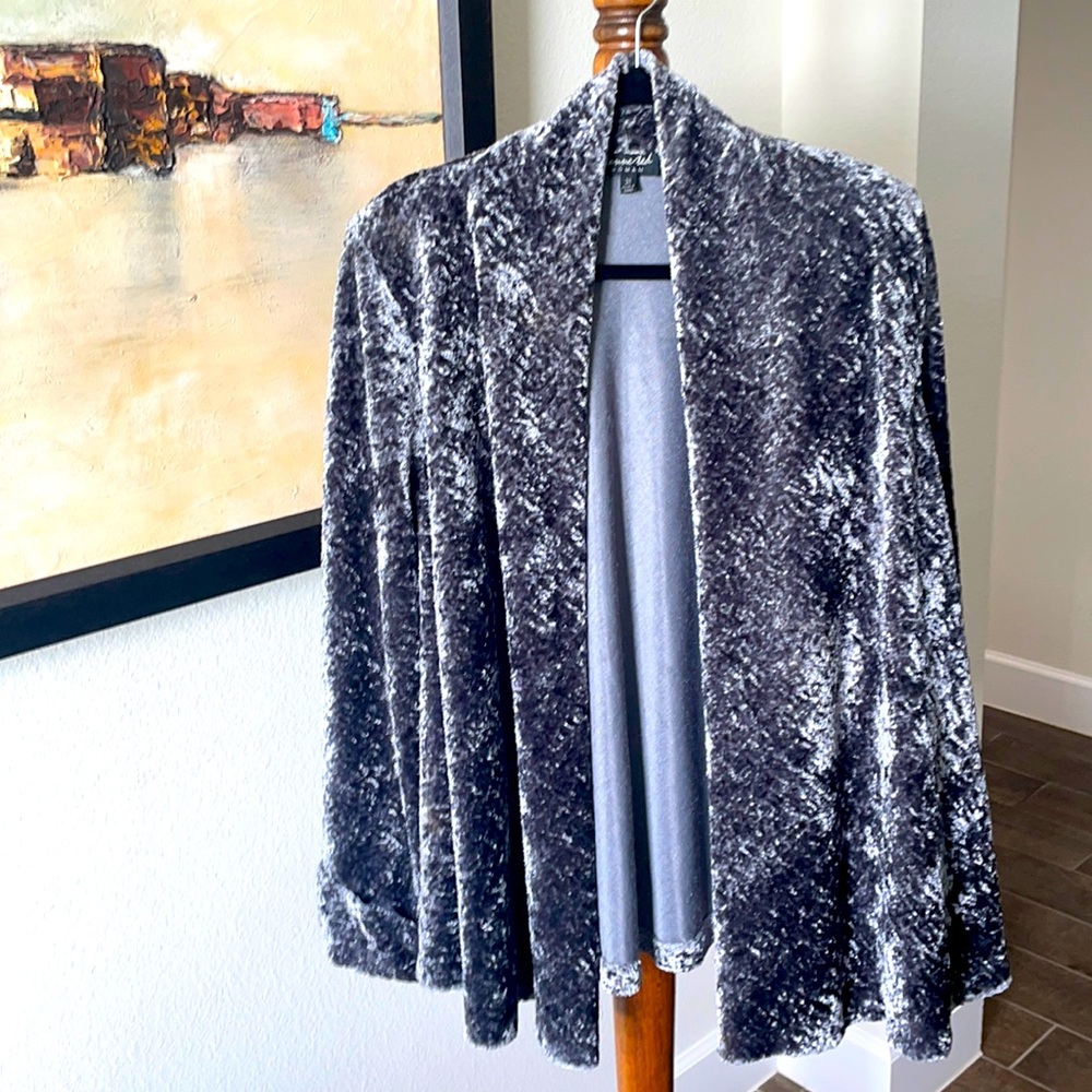 Connected Woman Sz 2X velveteen grey swing jacket.